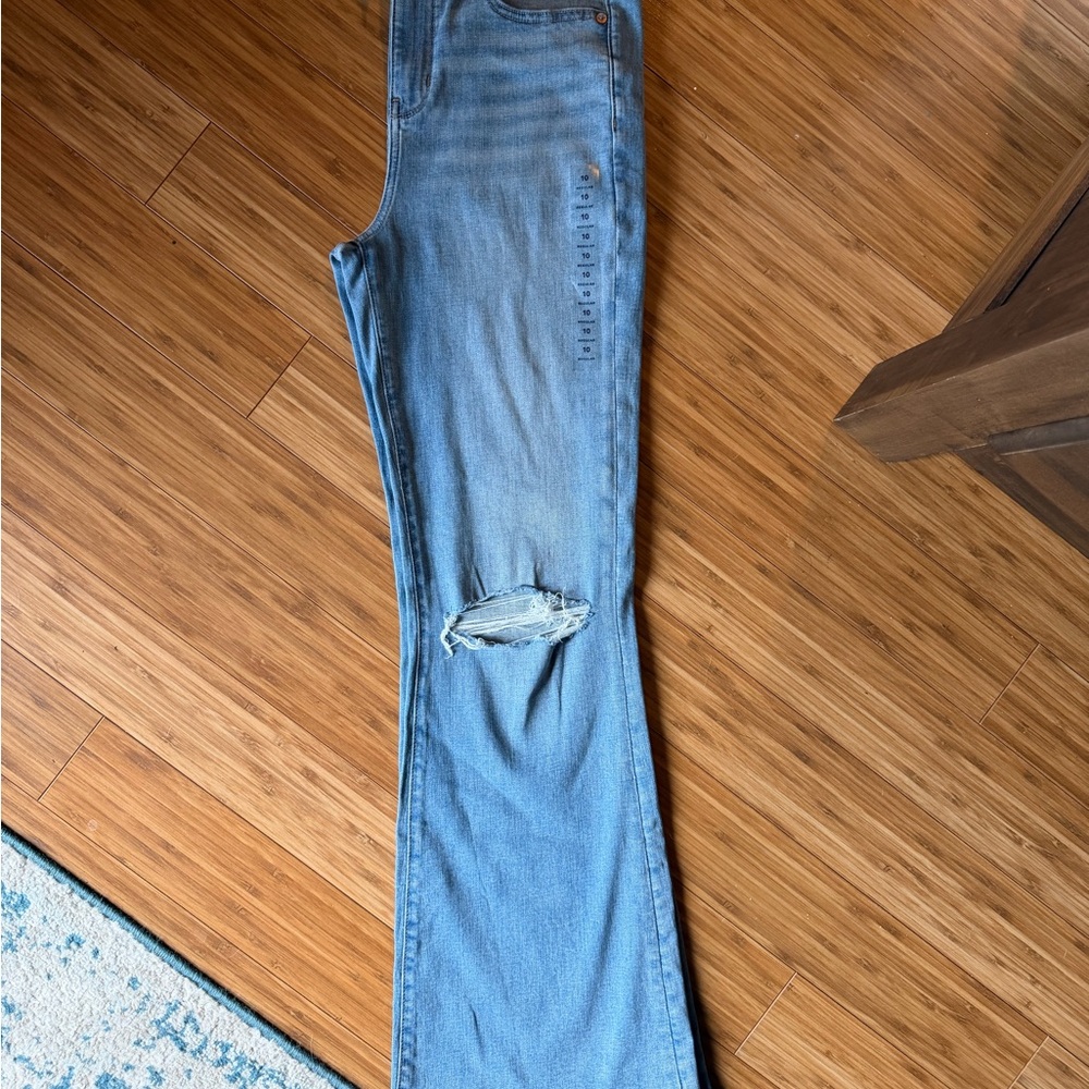 American Eagle Outfitters Light Blue High-Rise Women’s Jeans